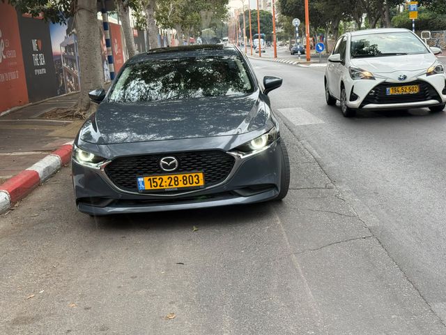 מודעת רכב מאזדה 3