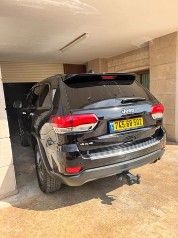 מודעת רכב ג'יפ גרנד צ'ירוקי