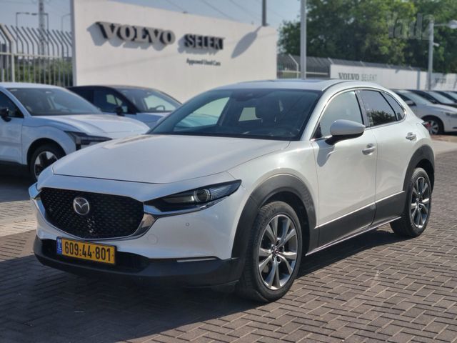 מודעת רכב מאזדה CX-30