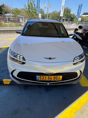 מודעת רכב ג'נסיס GV60