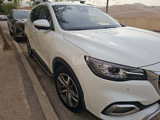 מודעת רכב אם ג'י EHS PHEV