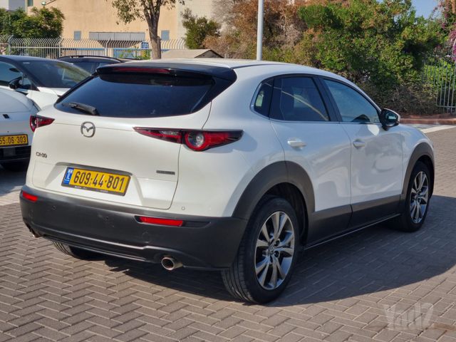 מודעת רכב מאזדה CX-30 2