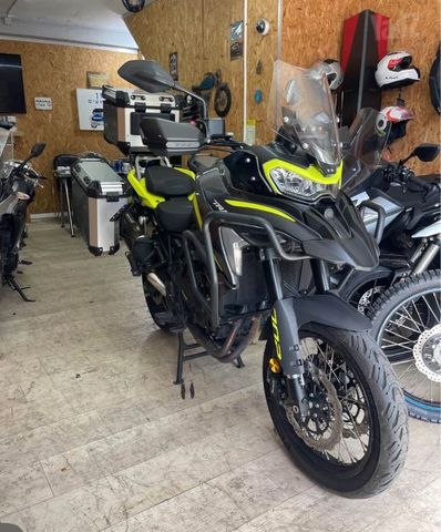 מודעת רכב בנלי TRK702X