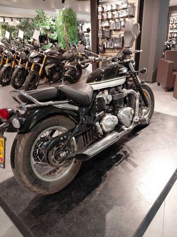 מודעת רכב טריומף Bonneville Speedmaster