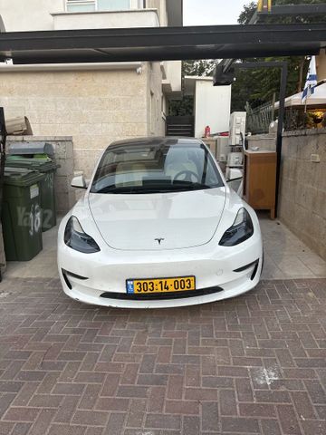 מודעת רכב טסלה מודל 3