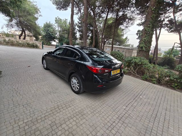 מודעת רכב מאזדה 3