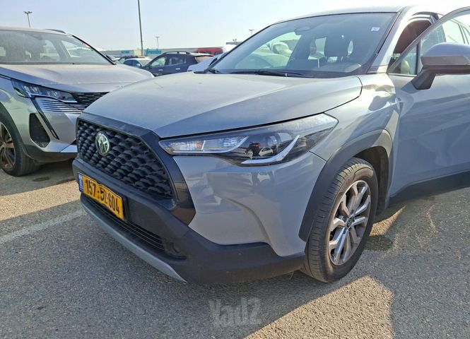 מודעת רכב טויוטה קורולה קרוס