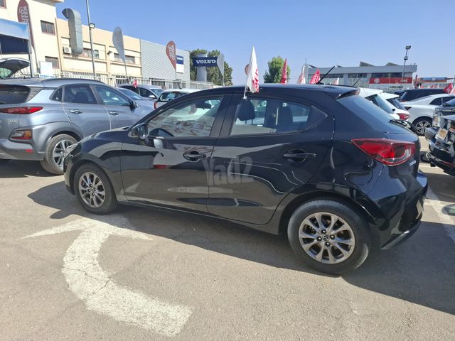 מודעת רכב מאזדה 2