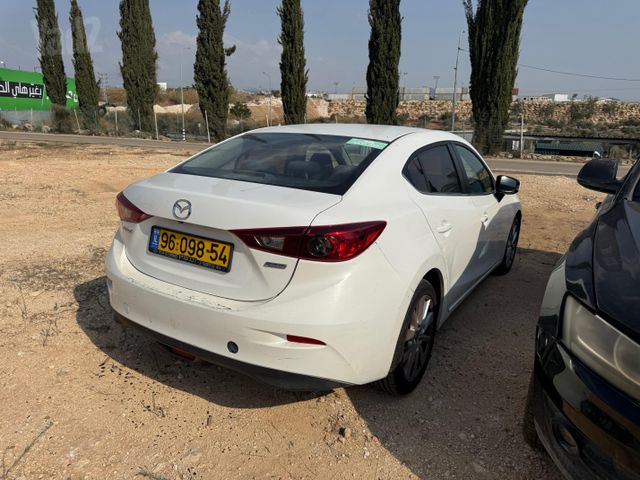 מודעת רכב מאזדה 3