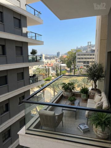 עומר אל חטאב 4
