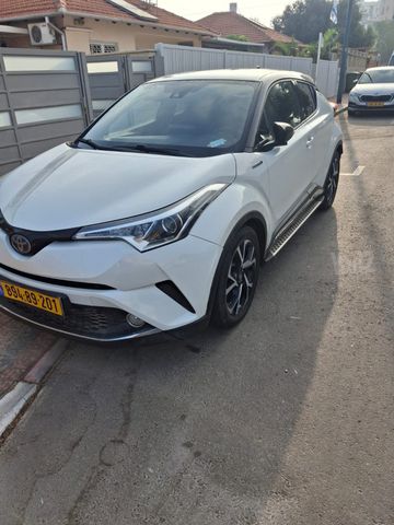 C-HR Chic היברידי אוט׳ 1.8 (98 כ״ס)