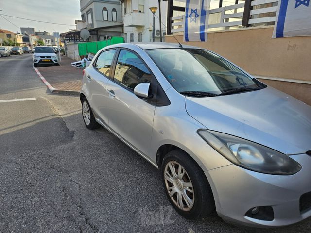 מודעת רכב מאזדה 2