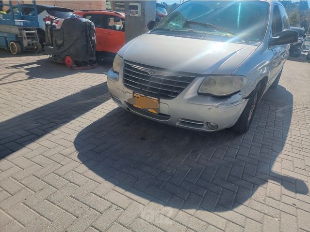 מודעת רכב קרייזלר טאון אנד קאנטרי