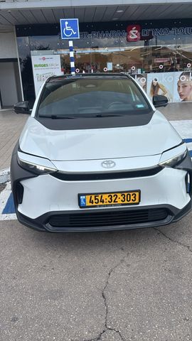 מודעת רכב טויוטה bZ4X