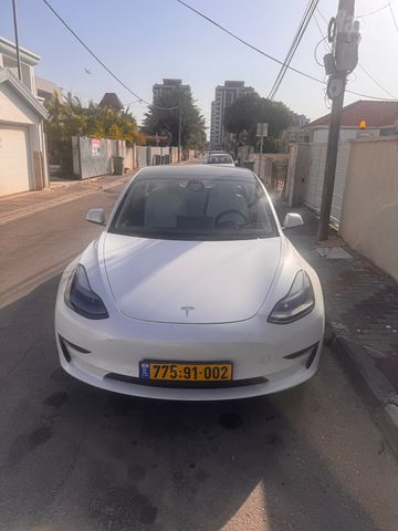 מודעת רכב טסלה מודל 3