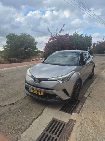 מודעת רכב טויוטה C-HR