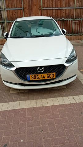 מודעת רכב מאזדה 2