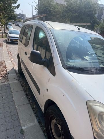 ברלינגו  Comfort ידני קומבי 5 מק 4 דל 1.6 (75 כ״ס)