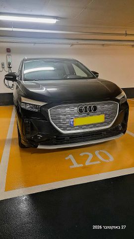 מודעת רכב אאודי Q4 e-tron