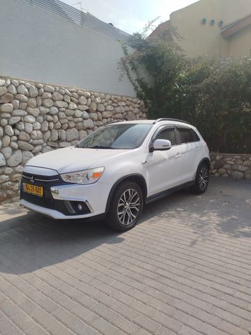 מודעת רכב מיצובישי ASX