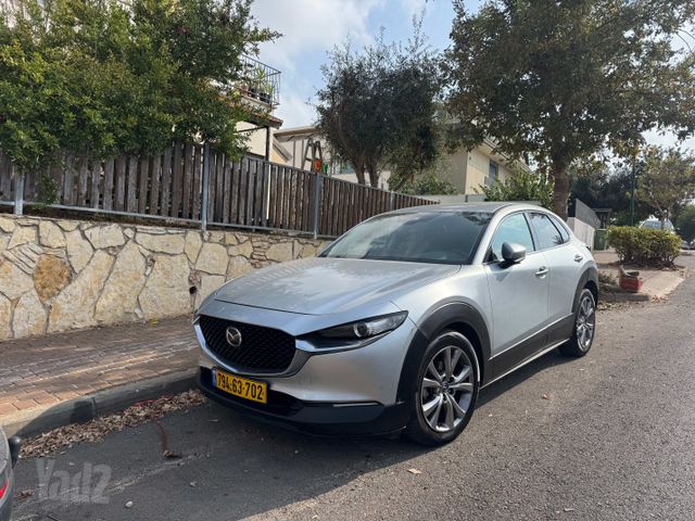 מודעת רכב מאזדה CX-30