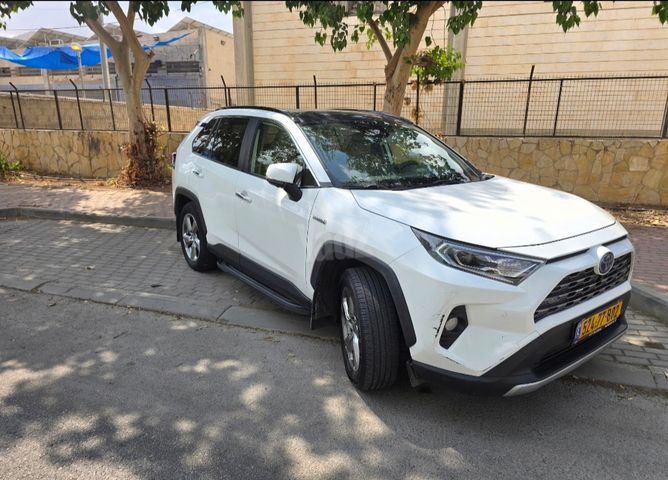 מודעת רכב טויוטה RAV4