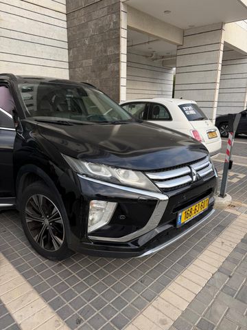 אקליפס קרוס Premium אוט׳ 1.5 (163 כ״ס)