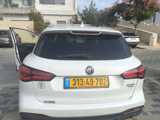 מודעת רכב אם ג'י EHS PHEV