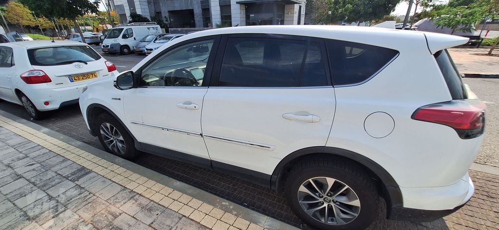 מודעת רכב טויוטה RAV4