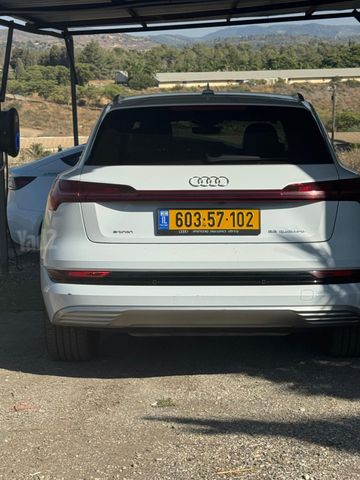 מודעת רכב אאודי E-tron