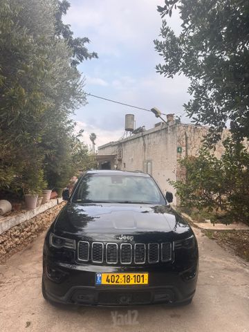 מודעת רכב ג'יפ גרנד צ'ירוקי