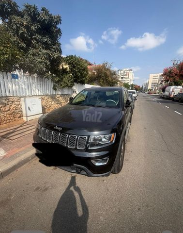 מודעת רכב ג'יפ גרנד צ'ירוקי