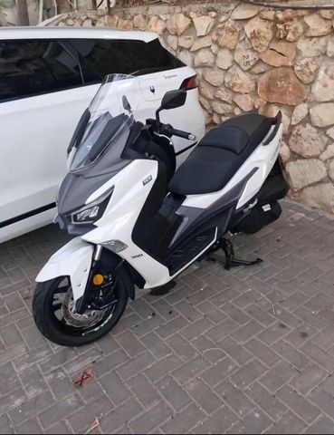 מודעת רכב סאן יאנג ג'וי-מקס Z-300