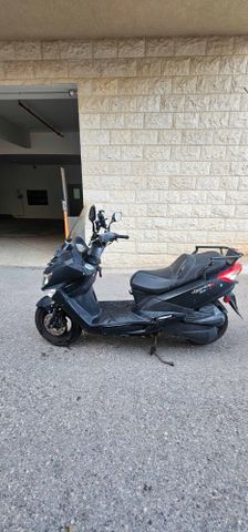 מודעת רכב סאן יאנג ג'וי רייד 200