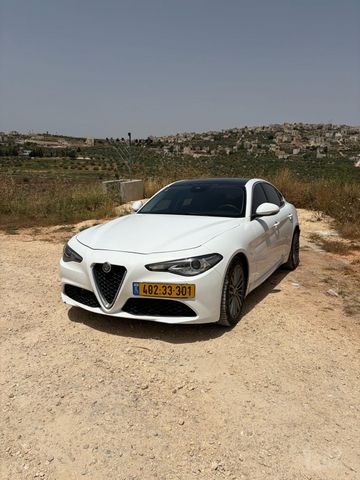 מודעת רכב אלפא רומיאו ג'וליה