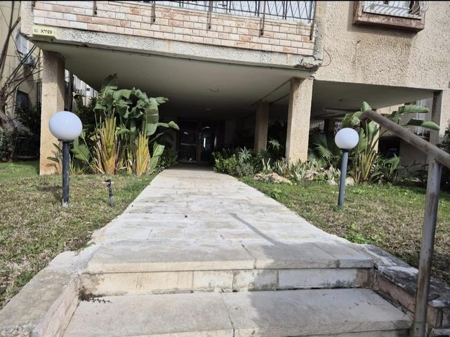 הרמן צבי שפירא 61