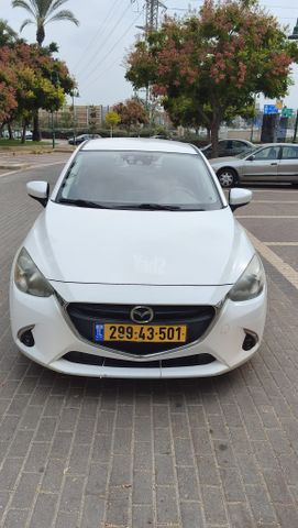 מודעת רכב מאזדה 2