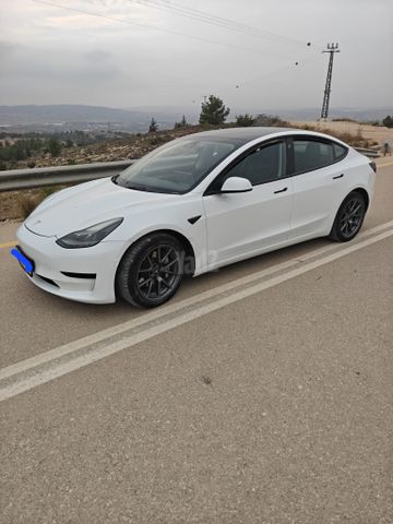 מודעת רכב טסלה מודל 3