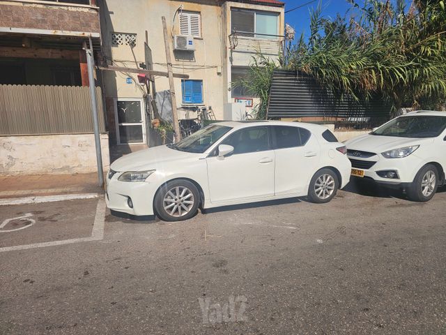 מודעת רכב לקסוס CT