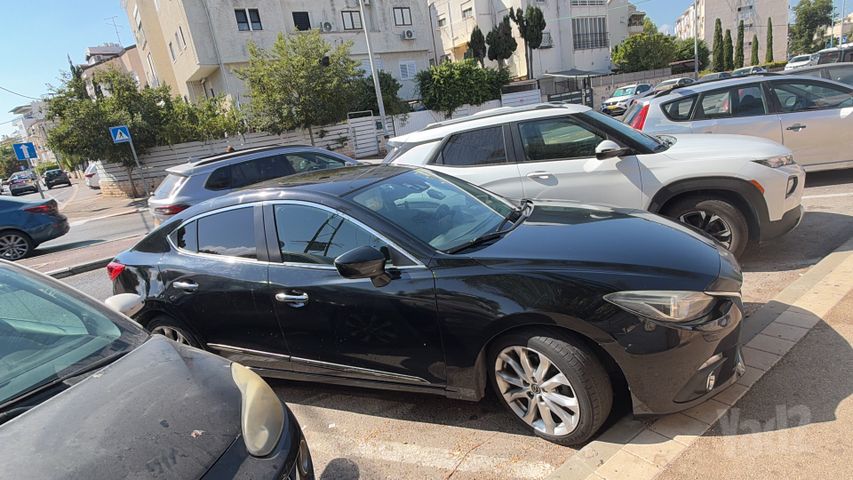 מודעת רכב מאזדה 3