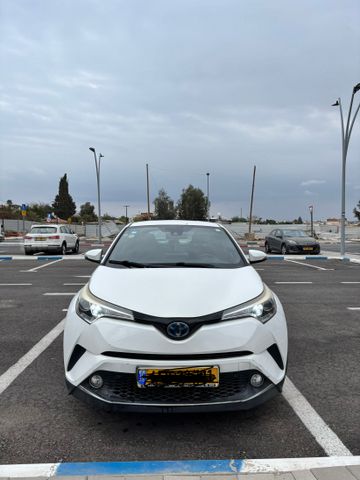 מודעת רכב טויוטה C-HR