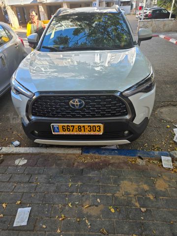 מודעת רכב טויוטה קורולה קרוס