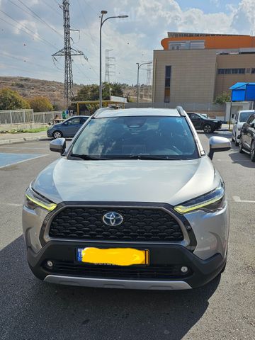 מודעת רכב טויוטה קורולה קרוס