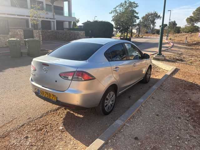 מודעת רכב מאזדה 2