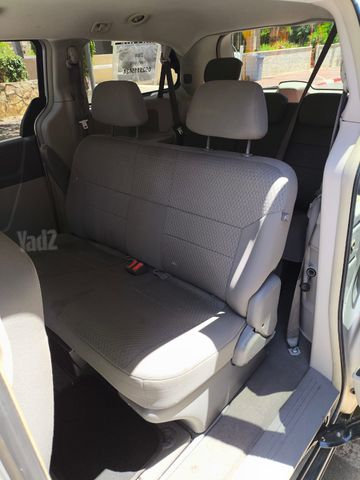 מודעת רכב קרייזלר טאון אנד קאנטרי