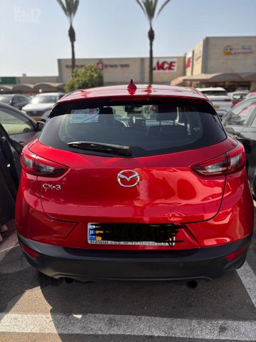 מודעת רכב מאזדה CX-3