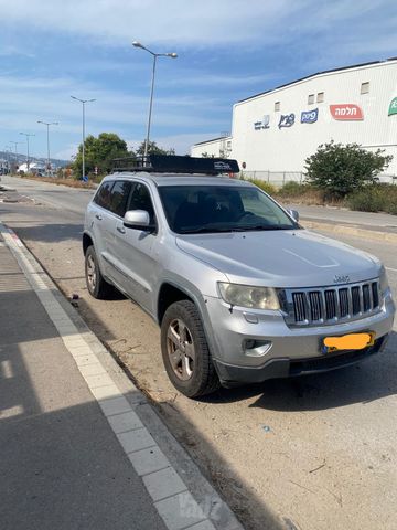מודעת רכב ג'יפ גרנד צ'ירוקי