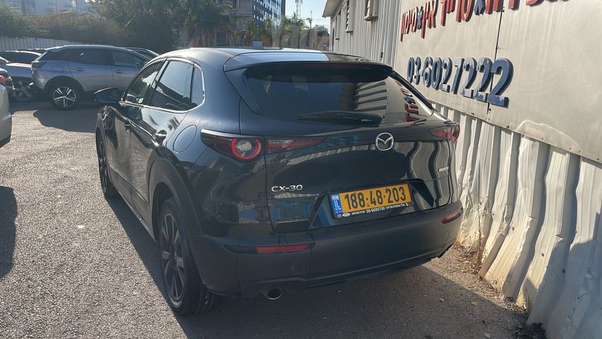 מודעת רכב מאזדה CX-30 2