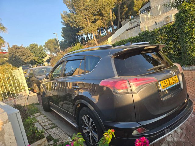 מודעת רכב טויוטה RAV4