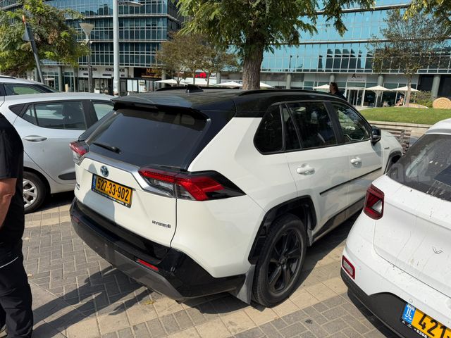 מודעת רכב טויוטה RAV4